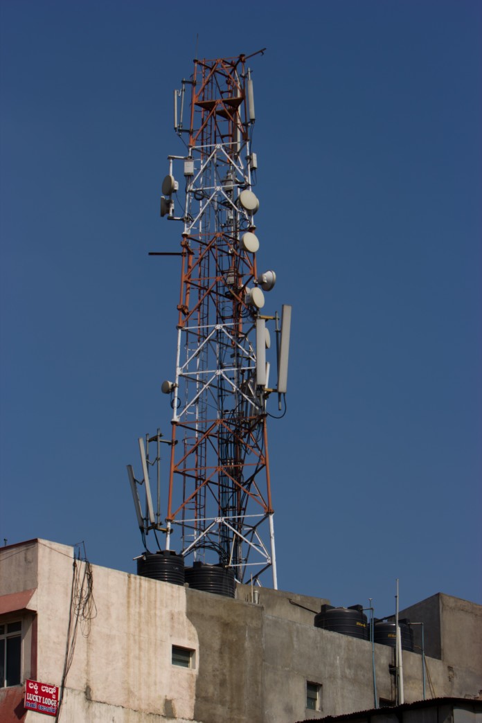 Bangalore_cellphone_tower_November_2011_-30